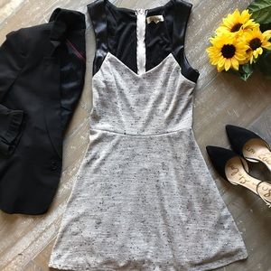 A-line dress w faux leather details grey & black